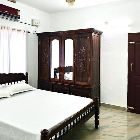 Ambili Riverfront Villa With Party Hall Irimbranallur Екстериор снимка