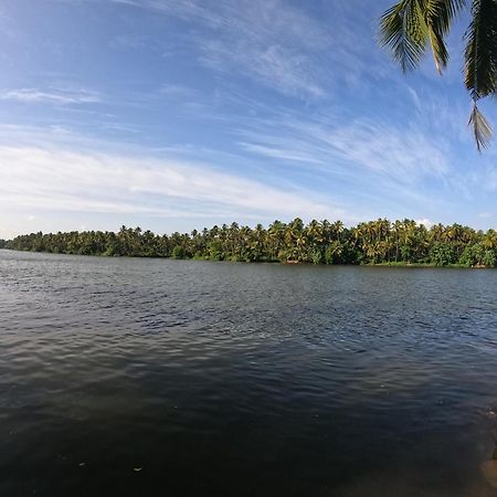 Ambili Riverfront Villa With Party Hall Irimbranallur Екстериор снимка