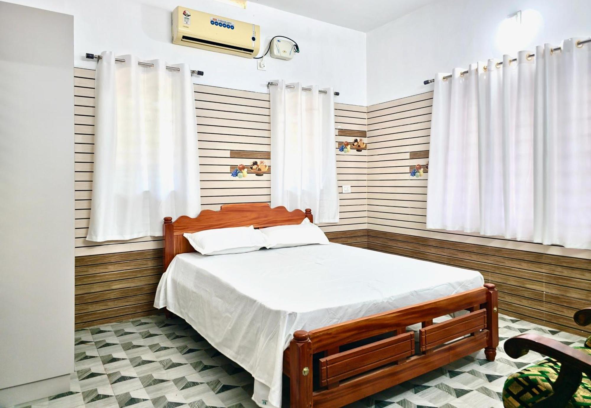Ambili Riverfront Villa With Party Hall Irimbranallur Екстериор снимка